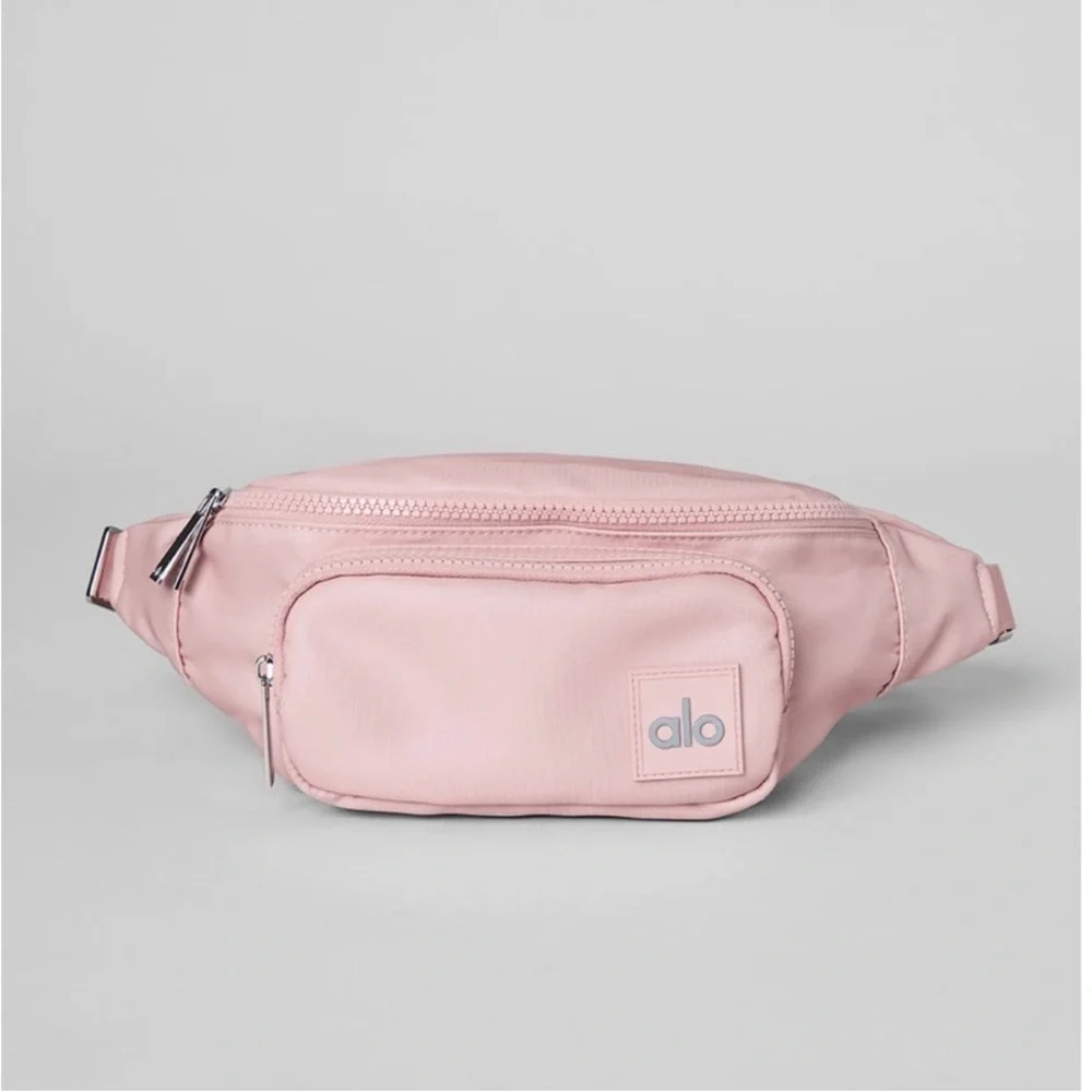 ALO YOGA | ✨NWOT✨ Explorer Fanny Pack in Ballet Pink